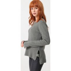 Ciemnozielony Sweter Shicho. Zielone swetry damskie Born2be, xl, bez wzorów, bez rękawów, bez kaptura. Za 69,99 zł.