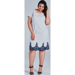 Popielata sukienka Balbina duże rozmiary OVERSIZE PLUS SIZE LATO. Sukienki damskie Moda Size Plus Iwanek. Za 165,00 zł.