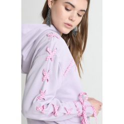 Bluzy damskie: Lost Ink LACING HOODY Bluza z kapturem light purple