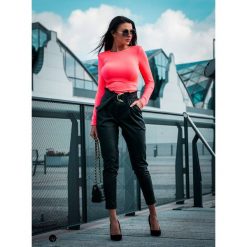 Bluzka ,,OPEN HEALT" neon. Bluzki damskie Divino style, na co dzień, s, bez wzorów, z bawełny, bez kołnierzyka, bez rękawów. W wyprzedaży za 59,00 zł.