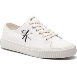 Trampki CALVIN KLEIN JEANS - Ireland R7799 Bright White. Białe półbuty damskie Calvin Klein Jeans, bez wzorów, z jeansu, bez obcasa, na płaskiej podeszwie, bez zapięcia. Za 419,00 zł.