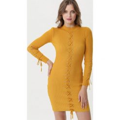 Żółta Sukienka Lidcombe. Żółte sukienki damskie Born2be, na imprezę, s, bez wzorów, z dzianiny, ze stójką, z długim rękawem, długie, mini. Za 109,99 zł.
