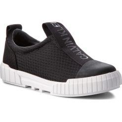 Trampki CALVIN KLEIN JEANS - Bamina R0777 Black. Czarne półbuty damskie Calvin Klein Jeans, bez wzorów, z jeansu, bez zapięcia. W wyprzedaży za 329,00 zł.