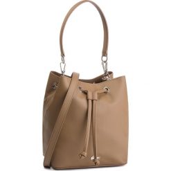 Torebka LACOSTE - Bucket Bag NF2535DC Otter B48. Pomarańczowe torebki klasyczne damskie marki Lacoste, bez wzorów, ze skóry ekologicznej, bez dodatków. Za 699,00 zł.