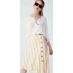 Spódnica midi w paski z guzikami. Szare spódniczki damskie Pull&Bear, w paski, midi. Za 49,90 zł.