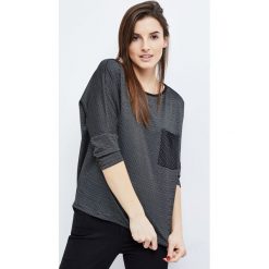 Bluzka typu oversize. Bluzki damskie Moodo, s, bez wzorów, bez kołnierzyka, bez rękawów. Za 9,99 zł.