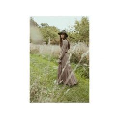 Sukienka Suzanne. Brązowe sukienki damskie Nalu bodywear, na zimę, s, bez wzorów, z wiskozy, boho, bez kołnierzyka, z długim rękawem, długie, mini. Za 499,00 zł.