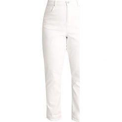 Boyfriendy damskie: Dorothy Perkins Curve BOYFRIEND Jeansy Relaxed Fit white