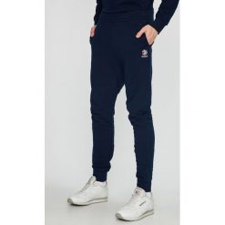 Reebok Classic - Spodnie. Niebieskie spodnie męskie Reebok Classic, na co dzień, xl, bez wzorów, z elastanu, casualowe. W wyprzedaży za 179,90 zł.