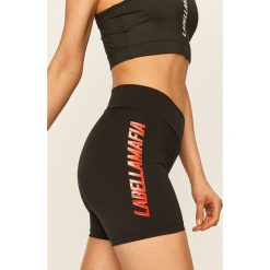 LaBellaMafia - Szorty. Czarne spodenki sportowe damskie LABELLAMAFIA, s, z nadrukiem, z elastanu, sportowe. Za 119,90 zł.