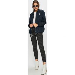 Tommy Hilfiger - Kurtka. Niebieskie kurtki damskie TOMMY HILFIGER, s, bez wzorów, z poliesteru, krótkie. W wyprzedaży za 359,90 zł.