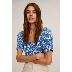 Mango - Bluzka Sere. Niebieskie bluzki damskie Mango, na co dzień, l, w kwiaty, z wiskozy, casualowe, bez kołnierzyka, z krótkim rękawem. W wyprzedaży za 59,90 zł.