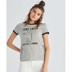 T-shirt z nadrukiem - Jasny szar. Szare t-shirty damskie marki Sinsay, s, z nadrukiem. Za 24,99 zł.