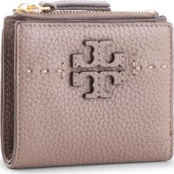 Mały Portfel Damski TORY BURCH - Mcgraw Mini Foldable Wallet 45246 Silver Maple 963. Brązowe portfele damskie Tory Burch, ze skóry. Za 599,00 zł.