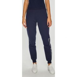 Emporio Armani - Spodnie. Niebieskie spodnie damskie Emporio Armani, s, z nadrukiem, z elastanu, casualowe. W wyprzedaży za 279,90 zł.