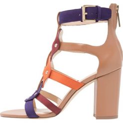 Sandały damskie: Nine West BRADDY Sandały na obcasie caramel/sugar plum/rousset