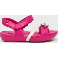 Crocs - Sandały dziecięce. Różowe sandały dziewczęce Crocs, z materiału, bez zapięcia. Za 129,90 zł.