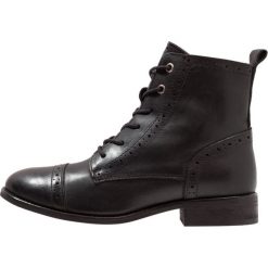 KIOMI Botki sznurowane black. Czarne botki damskie marki KIOMI, ze skóry, bez obcasa, na sznurówki. Za 379,00 zł.
