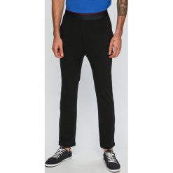 Polo Ralph Lauren - Spodnie. Czarne spodnie męskie Polo Ralph Lauren, na co dzień, s, bez wzorów, z elastanu, casualowe. W wyprzedaży za 179,90 zł.