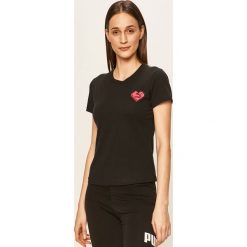 Puma - T-shirt. Białe bluzki damskie Puma, s, z aplikacjami, z elastanu, casualowe, z okrągłym kołnierzem. W wyprzedaży za 89,90 zł.