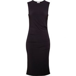 By Malene Birger MANIAN Sukienka etui black. Czarne sukienki damskie marki By Malene Birger, m, bez wzorów, z elastanu, bez kołnierzyka, bez rękawów. W wyprzedaży za 671,20 zł.