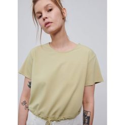 Gładka bluzka basic - Khaki. Brązowe bluzki damskie Reserved, xl, bez wzorów, bez kołnierzyka, bez rękawów. W wyprzedaży za 19,99 zł.