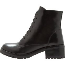 KIOMI Botki sznurowane black. Czarne buty zimowe damskie KIOMI, z materiału, na sznurówki. Za 509,00 zł.