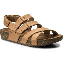 Sandały CLARKS - Rosilla Keene 261325464 Light Tan Leather. Pomarańczowe klapki damskie Clarks, bez wzorów, ze skóry, bez obcasa. W wyprzedaży za 179,00 zł.