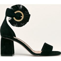 Red Valentino - Sandały skórzane. Czarne sandały damskie Red Valentino, bez wzorów, ze skóry, bez obcasa, na obcasie, na klamry. Za 1799,00 zł.