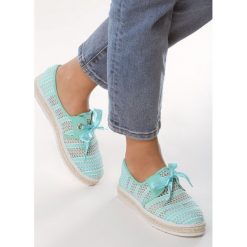 Miętowe Półbuty Order More. Zielone półbuty damskie Multu, bez wzorów, bez obcasa, bez zapięcia. Za 29,99 zł.