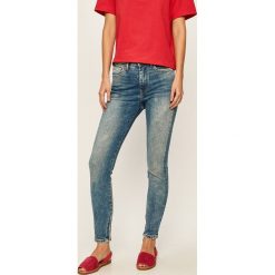 Pepe Jeans - Jeansy Cher. Niebieskie jeansy damskie Pepe Jeans, bez wzorów, z elastanu, z podwyższonym stanem. Za 399,90 zł.