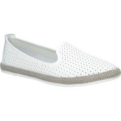 Białe półbuty espadryle skórzane ażurowe Casu DP081/18WH. Białe espadryle damskie Casu, bez wzorów, bez obcasa, bez zapięcia. Za 109,99 zł.