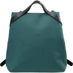 Rains SHIFT BAG Plecak dark teal. Zielone plecaki damskie marki Rains. Za 399,00 zł.