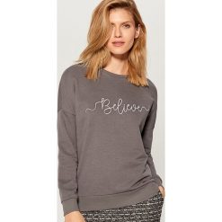 Bluza z haftem - Szary. Szare bluzy damskie marki Mohito, s, z haftami. Za 79,99 zł.
