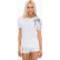T-shirty damskie: Biały t-shirt z haftem 21603