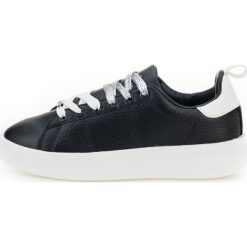Pepe Jeans tenisówki damskie Brixton Low 40 czarny. Czarne trampki i tenisówki damskie Pepe Jeans, bez wzorów, z jeansu, bez zapięcia. W wyprzedaży za 273,00 zł.