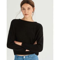 Krótki sweter - Czarny. Czarne swetry klasyczne damskie marki Sinsay, s. Za 49,99 zł.