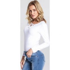 Biała Bluzka Unbreakable. Białe bluzki damskie marki other, xl, bez wzorów, z dzianiny, klasyczne, z okrągłym kołnierzem, z długim rękawem. Za 29,99 zł.