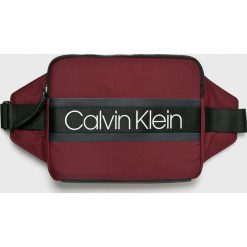 Calvin Klein - Nerka. Brązowe walizki marki Calvin Klein, w paski, z nylonu, małe. Za 279,90 zł.