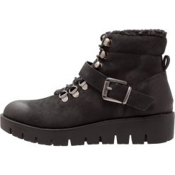 Pieces PSPURLEY BOOT Botki na platformie black. Czarne buty zimowe damskie Pieces, z materiału, na platformie. W wyprzedaży za 149,50 zł.