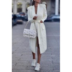 Kardigan MENRIKA ECRU. Bluzy damskie Kardigan MENRIKA ECRU, uniwersalny, bez wzorów. W wyprzedaży za 119,00 zł.