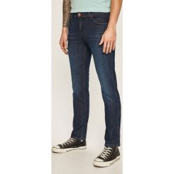 Wrangler - Jeansy Greensboro. Niebieskie jeansy męskie Wrangler, bez wzorów. Za 349,90 zł.