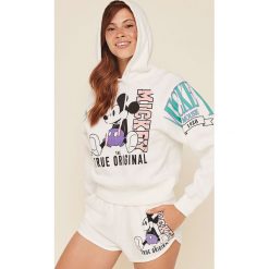 Undiz - Bluza Mickeymousiz. Białe bluzy damskie Undiz, s, z nadrukiem, z bawełny, bez rękawów, z kapturem. W wyprzedaży za 69,90 zł.