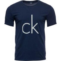 Calvin Klein koszulka męska S ciemnoniebieska. Niebieskie koszulki męskie Calvin Klein, s, bez wzorów, bez kołnierzyka, bez rękawów. Za 169,00 zł.