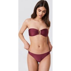 NA-KD Swimwear Błyszczący dół bikini z niskim stanem - Red. Czerwone bikini NA-KD Swimwear. Za 32,00 zł.