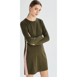 Sukienka sportowa - Khaki. Brązowe sukienki damskie Sinsay, s, bez wzorów, sportowe, bez kołnierzyka, bez rękawów, sportowe. Za 39,99 zł.