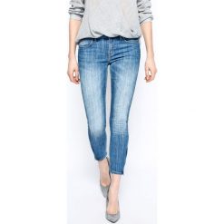 Lee - Jeansy Scarlett Cropped Blue Monday. Niebieskie jeansy damskie marki Lee. W wyprzedaży za 229,90 zł.
