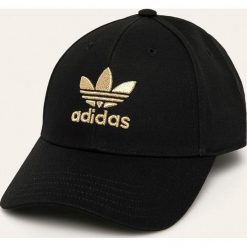 Adidas Originals - Czapka. Czarne czapki męskie adidas Originals, bez wzorów, z bawełny. W wyprzedaży za 59,90 zł.