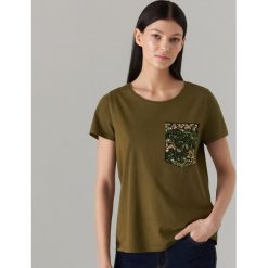 Koszulka z cekinową aplikacją - Khaki. Brązowe koszulki damskie Mohito, s, z aplikacjami, bez kołnierzyka. Za 59,99 zł.
