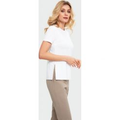 Bluzka z rozcięciem. Bluzki damskie Greenpoint, z elastanu. Za 79,99 zł.